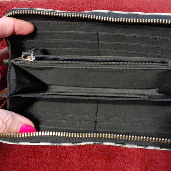 Liz Claiborne Wallet - Picture 4 of 12